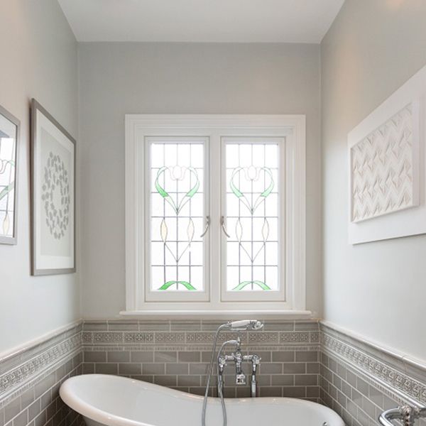 Bathroom-interval-view-of-timber-casement-windows